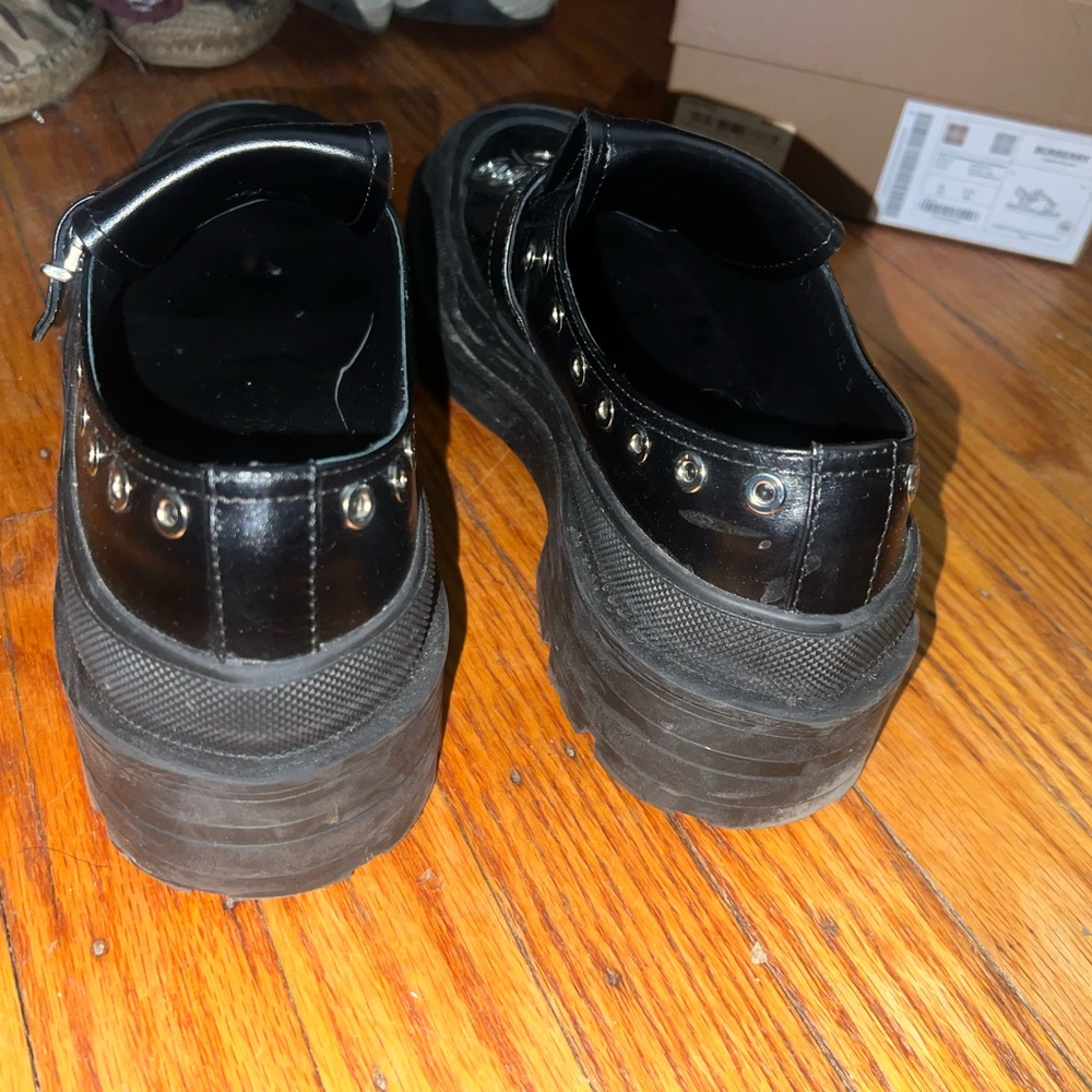 Alexander McQueen Black Leather Loafers with Silver Eyelets - Picture 2 of 4